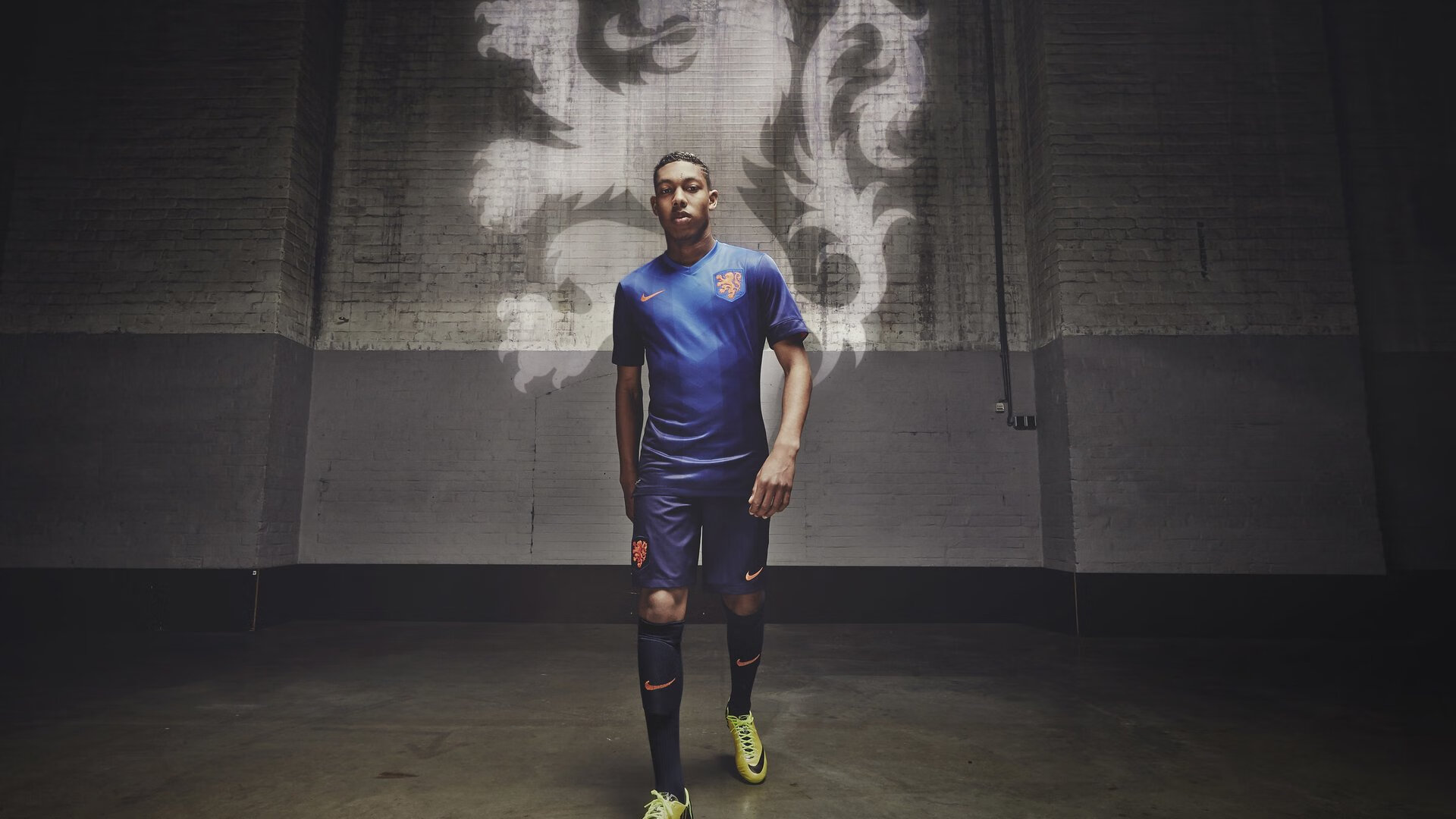 中国足球是否推动退役球员进入基层教练体系，足球运动员 退役