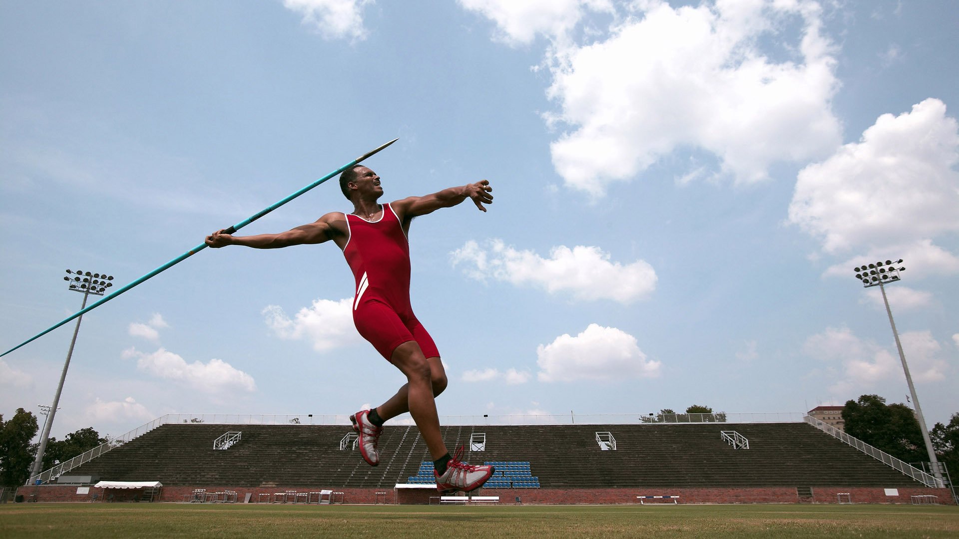 JIUYOU GAMING-“马科斯·梅特罗的进攻火力和防守稳健,成就美洲狮队的全能之星”